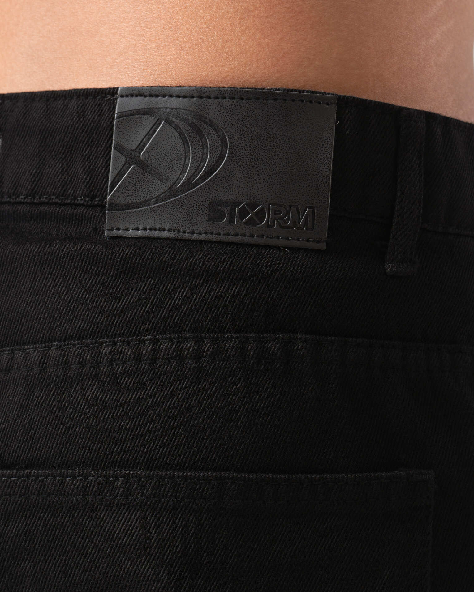 BLACK JEANS
