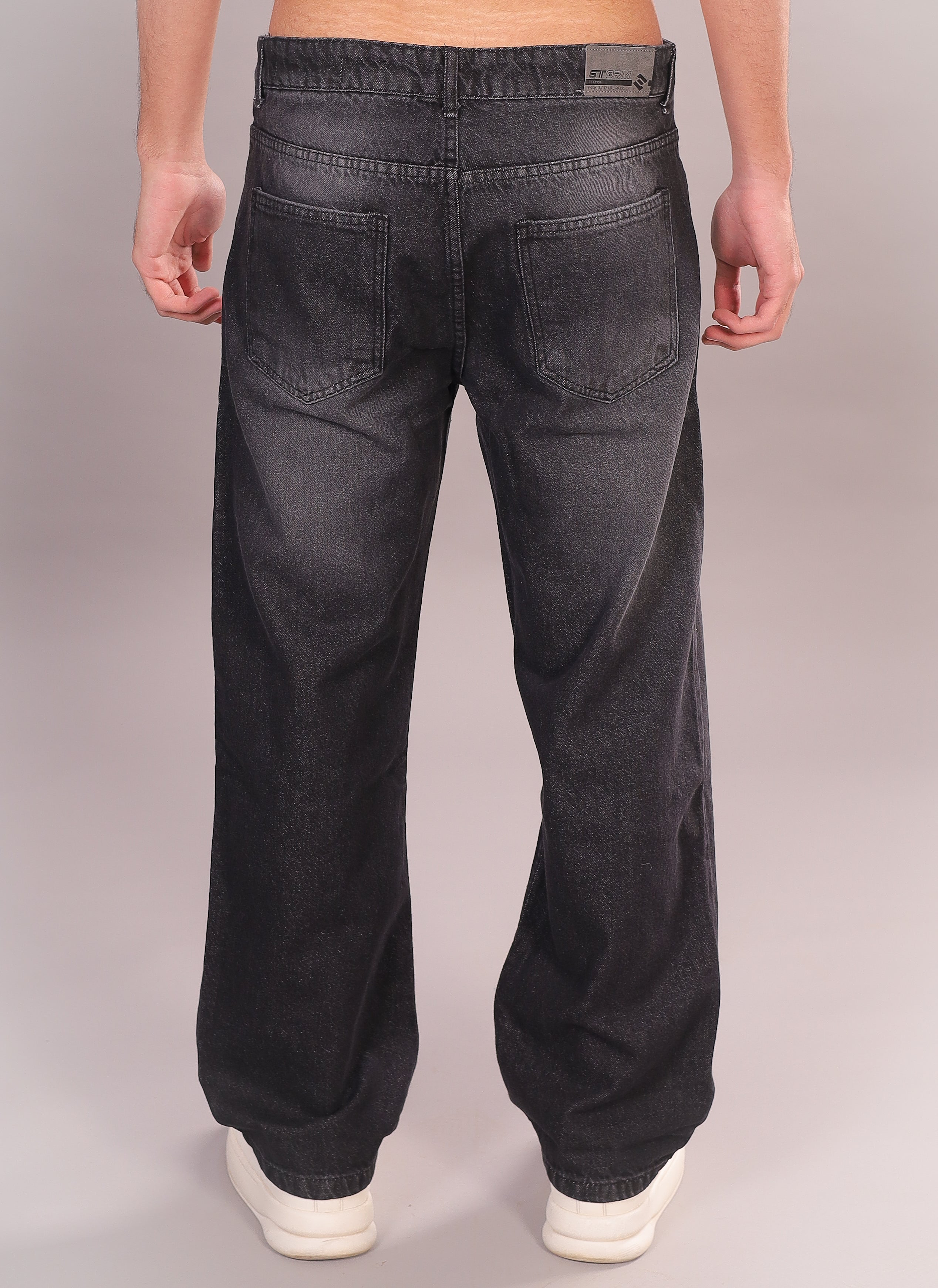 THE WASHED BLACK DENIM